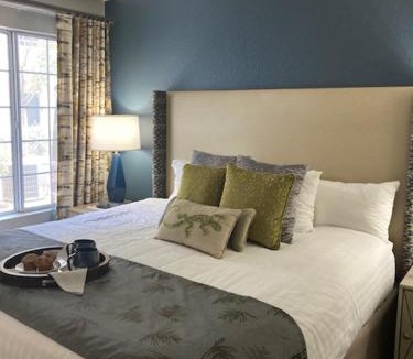 Las Vegas Apartment | Weekend in Vegas - One Bedroom Apartment Next to Sphere!