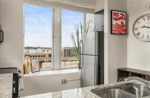 Downtown Des Moines Apartment | Welcome to Dog Moines-Downtown DSM Studio with Skywalk Access No Pet Fees