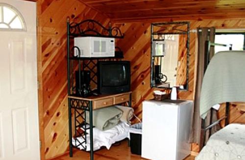 Sturgis House | Welcoming Dry Cabin with Resort Amenities Near Black Hills in Sturgis, South Dakota