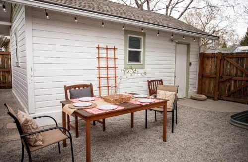 Livingston House | West Clark Getaway