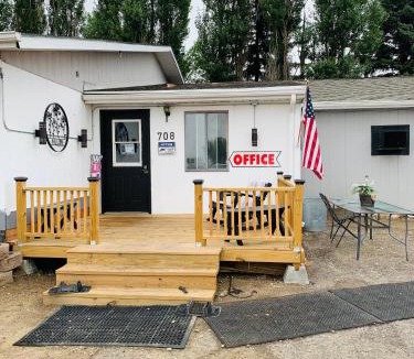 New Town Hotel | West Dakota Inn