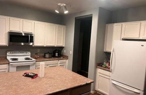 Sheely Farms House | West Valley Spacious Room 2 94th