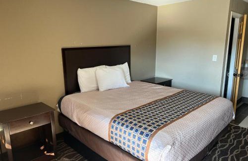Centerville Hotel | Westbridge Inn and Suites
