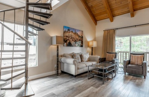 Mammoth Lakes House | Western Slope Villa 22