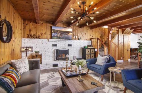 Lake Arrowhead House | Whispering Pine Modern Luxe 3 Level 2000 sqft AC View Dogs Village