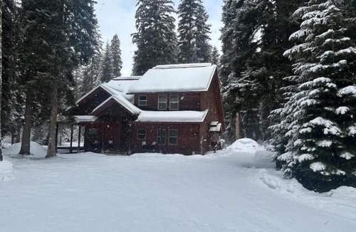 McCall House | Whispering Pines Cabin With Private Hot Tub