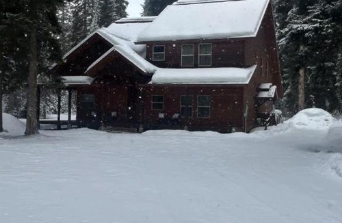 McCall House | Whispering Pines Cabin With Private Hot Tub