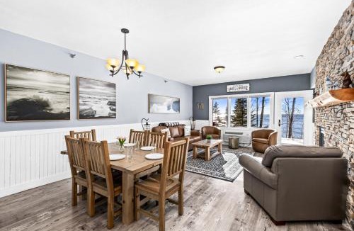 Two Harbors Apartment | Whispering Pines Lake Views 1BR King Suite