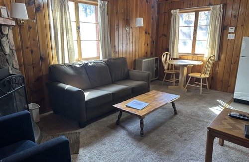 Pinetop Cabin | Whispering Pines Resort-Cabin #1(Highway Front)