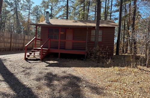 Pinetop Cabin | Whispering Pines Resort-Cabin #1(Highway Front)