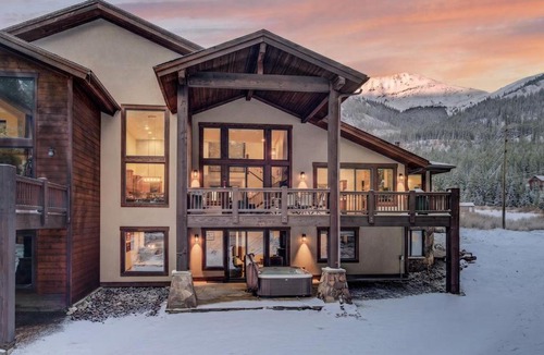 Blue River House | Whispering Pines