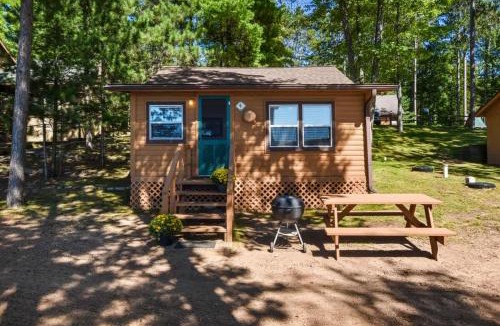 St Germain House | Whispering Waters Bayview Resort Cabin 4