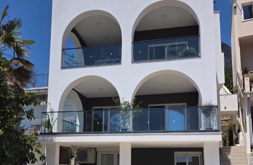 Ulcinj Apartment | White Arches