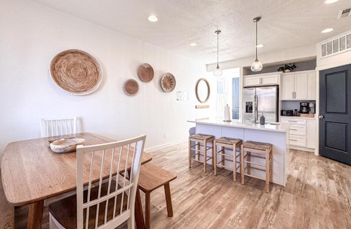 Garden City House | White Pine Retreat in Paradise Parkway