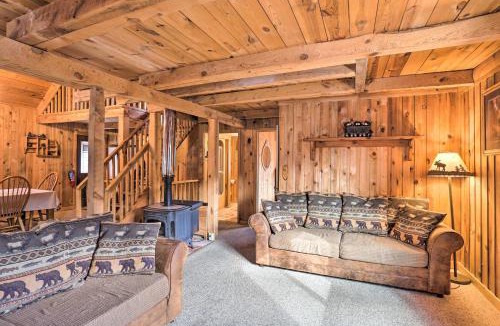 Deadwood House | Whitewood Cabin Deck, Gas Grill and Hot Tub!