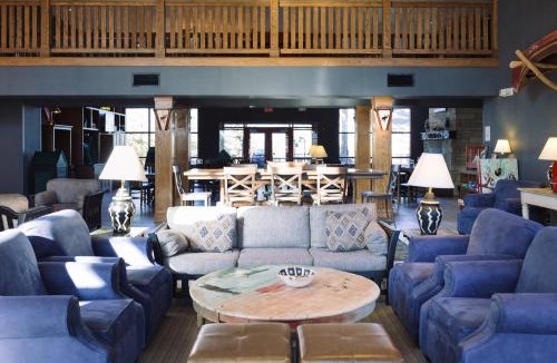 Clive Hotel | Wildwood Lodge & Suites