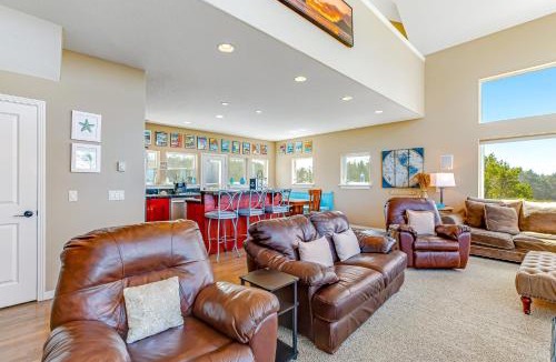 Cloverdale House | Wind 'N Sails
