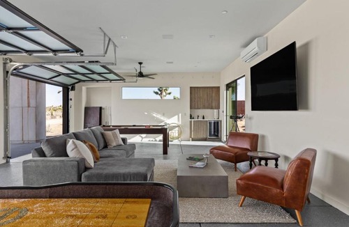 Yucca Valley House | Windsong Modern compound w pool spa