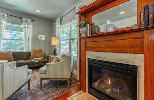 Windsor House | Windsor Hot Tub House - Near Lake Park and Breweries