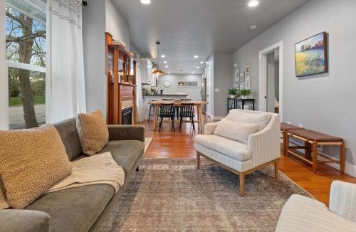 Windsor House | Windsor Hot Tub House - Near Lake Park and Breweries