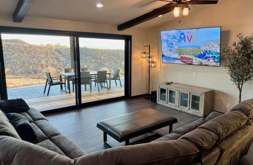 Temecula House | Winery Getaway with Spa and Amazing Hilltop View
