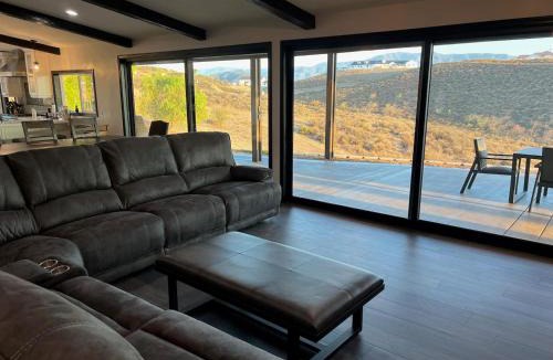 Temecula House | Winery Getaway with Spa and Amazing Hilltop View