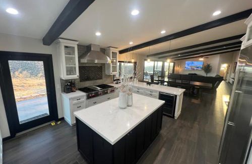 Temecula House | Winery Getaway with Spa and Amazing Hilltop View