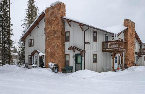 Winter Park Apartment | Winter Park Condo with Fireplace and Mountain Views