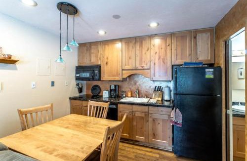 Winter Park Apartment | Winter Park Condo with Fireplace and Mountain Views