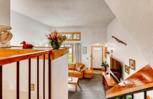 Four O'Clock House | Winterpoint 4 by Ski Country Resorts