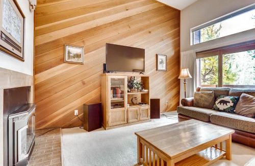 Four O'Clock House | Winterpoint 42 by Ski Country Resorts