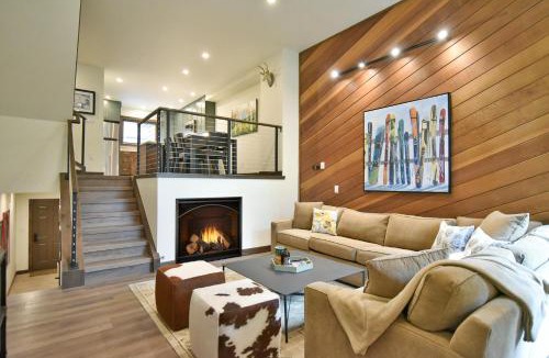 Four O'Clock Apartment | Winterpoint Sapphire Townhome: Recently Remodeled, Close to Everything
