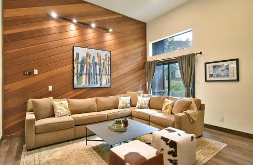 Four O'Clock Apartment | Winterpoint Sapphire Townhome: Recently Remodeled, Close to Everything