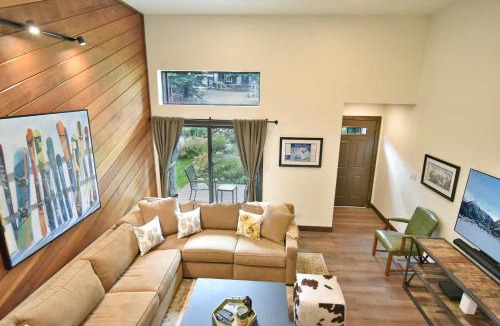 Four O'Clock Apartment | Winterpoint Sapphire Townhome: Recently Remodeled, Close to Everything