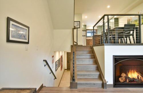 Four O'Clock Apartment | Winterpoint Sapphire Townhome: Recently Remodeled, Close to Everything