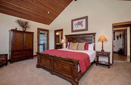 Big Sky Boat Rental | Wonderful Cabin with Fireplace and Hot-tub in Big Sky, Montana