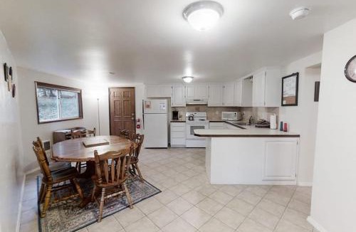 Joseph House | Wonderful Home Close to Lake withPrivate W&D WiFi Gas Fireplace - 2 Dogs Okay