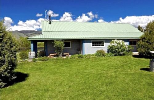 Livingston House | Wonderful River Cottage with Great Hiking Trails in Montana