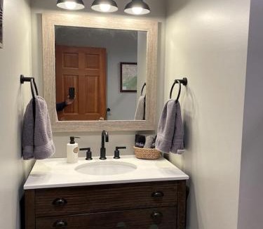 Livingston House | Wonderful River Cottage with Great Hiking Trails in Montana