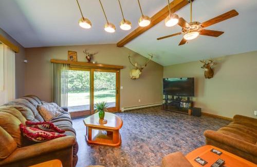 Applegate House | Wooded Applegate Retreat w/Private Trail Access
