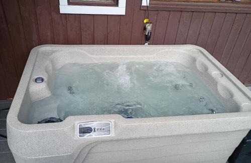 Woodland Park House | Woodland Park Scandi Cabin, Mtn Views & Hot Tub