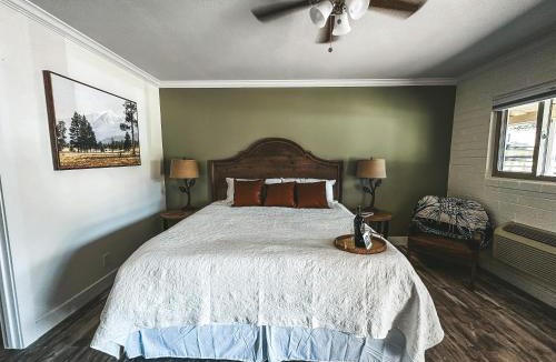 Flagstaff Bed & Breakfast | Woody Mountain Bed & Breakfast