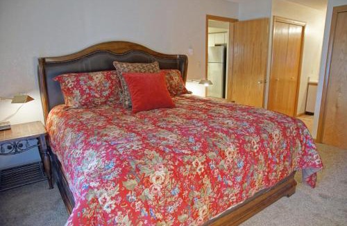 Grand Lake Apartment | Wrap Around Deck, Firepit, Panoramic Views, Close to Downtown Grand Lake