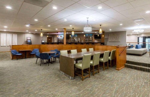 Raisin Hotel | Wyndham Garden Fresno Yosemite Airport