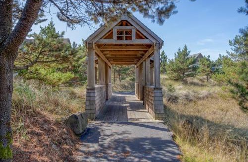 Shorepine Village House | Xanadu