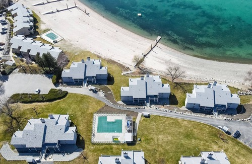 Wapato Point Condo | Yacinde E5 Poolside Condo with Loft, Sleeps 4