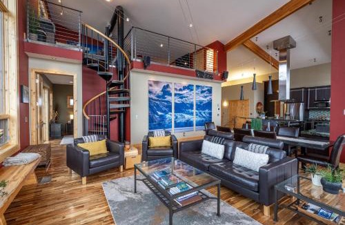 Livingston House | Yellowstone Beach Club