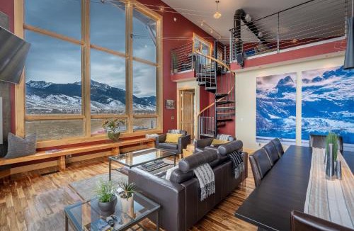 Livingston House | Yellowstone Beach Club