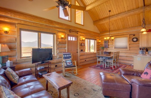 Livingston House | Yellowstone Cabin w/Stunning Mountain Views