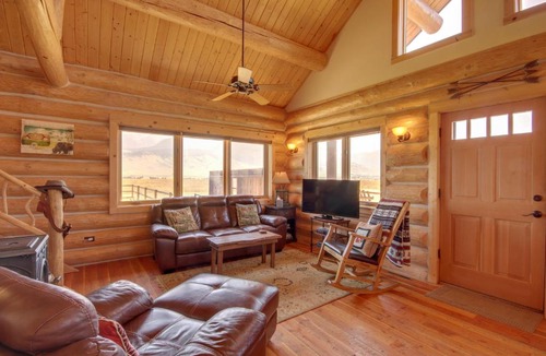 Livingston House | Yellowstone Cabin w/Stunning Mountain Views